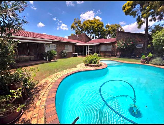 4 BEDROOM HOUSE FOR SALE IN SUNWARD PARK